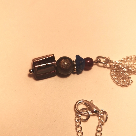 Mother of pearl and Lapis beaded earrings and necklace set - Picture 5 of 7